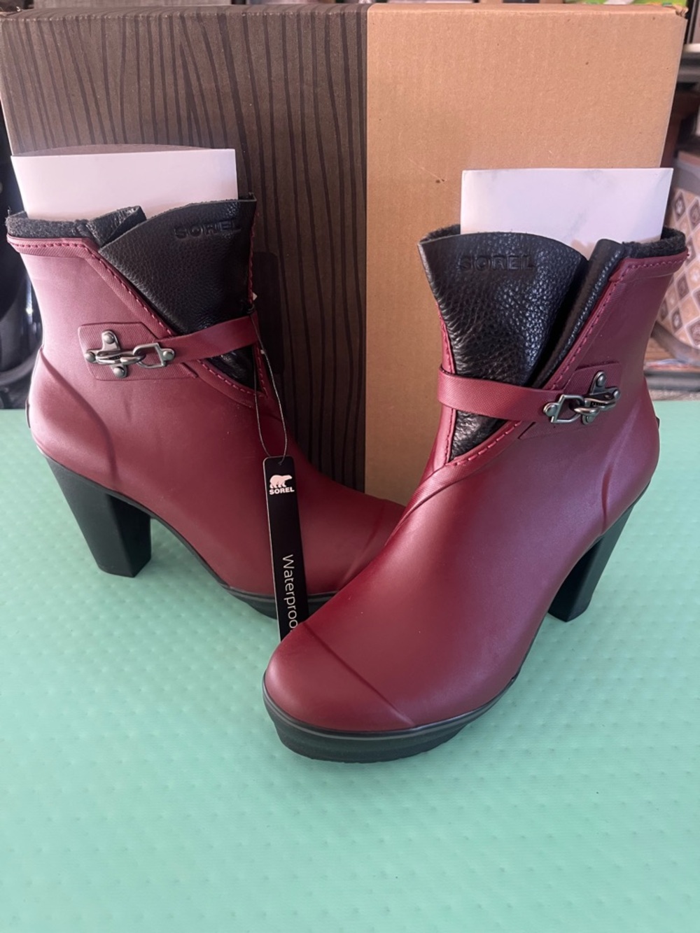 Sorel Medina Women's Cabernet Rain Heel Boot Size 9 NIB RARE!!